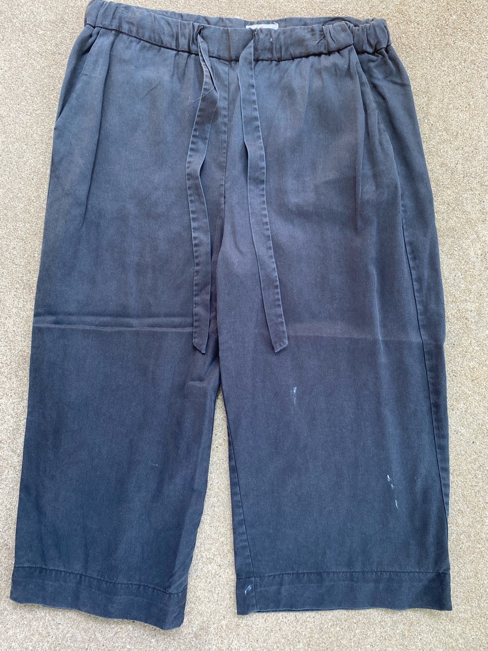 Marine Layer Women's Cropped Drawstring Pants in Charcoal